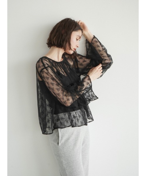FIKA.(フィーカ)の「Gather sleeve lace blouse(シャツ/ブラウス・レディース・ブラック/オフホワイト・MEDIUM)」の11枚目の写真