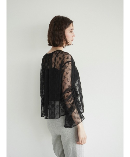 FIKA.(フィーカ)の「Gather sleeve lace blouse(シャツ/ブラウス・レディース・ブラック/オフホワイト・MEDIUM)」の14枚目の写真