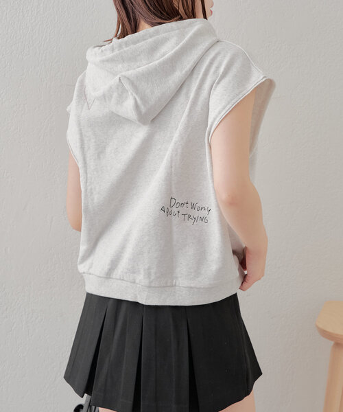 Chico(チコ)の「手書き風刺繍スウェット(Tシャツ/カットソー・レディース・チャコールグレー/グレイッシュベージュ/オートミール・FREE)」の5枚目の写真