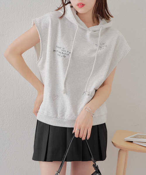 Chico(チコ)の「手書き風刺繍スウェット(Tシャツ/カットソー・レディース・チャコールグレー/グレイッシュベージュ/オートミール・FREE)」の8枚目の写真