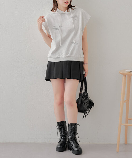 Chico(チコ)の「手書き風刺繍スウェット(Tシャツ/カットソー・レディース・チャコールグレー/グレイッシュベージュ/オートミール・FREE)」の9枚目の写真