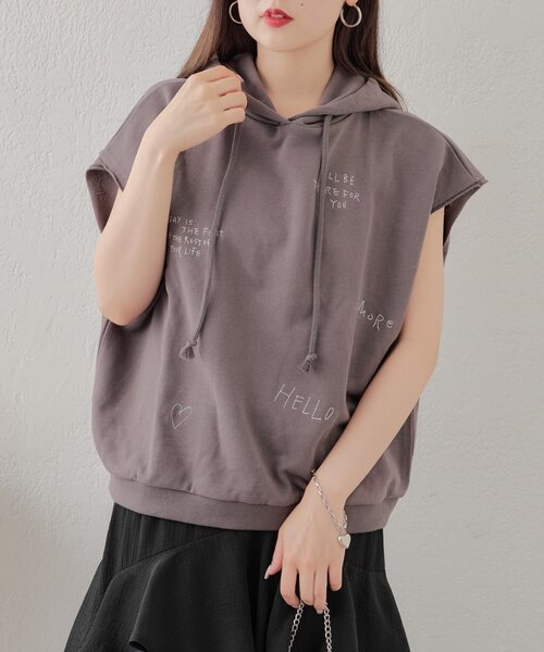 Chico(チコ)の「手書き風刺繍スウェット(Tシャツ/カットソー・レディース・チャコールグレー/グレイッシュベージュ/オートミール・FREE)」の10枚目の写真