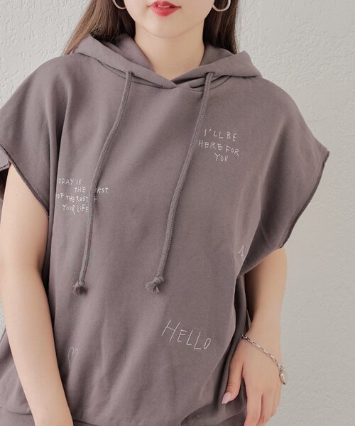 Chico(チコ)の「手書き風刺繍スウェット(Tシャツ/カットソー・レディース・チャコールグレー/グレイッシュベージュ/オートミール・FREE)」の13枚目の写真