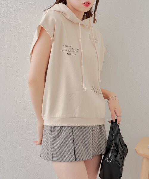 Chico(チコ)の「手書き風刺繍スウェット(Tシャツ/カットソー・レディース・チャコールグレー/グレイッシュベージュ/オートミール・FREE)」の19枚目の写真