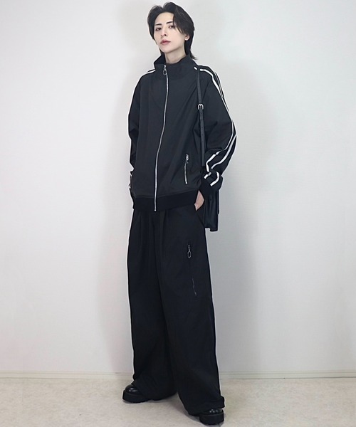 Loose/ルース(ルース)の「ジップデザイン ナイロントラックジャケット(ブルゾン・メンズ・ブラック系2/ブラック系1/グレー系1/ワイン系1・XS/S/M/L)」の14枚目の写真