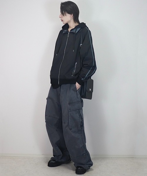 Loose/ルース(ルース)の「ジップデザイン ナイロントラックジャケット(ブルゾン・メンズ・ブラック系2/ブラック系1/グレー系1/ワイン系1・XS/S/M/L)」の15枚目の写真