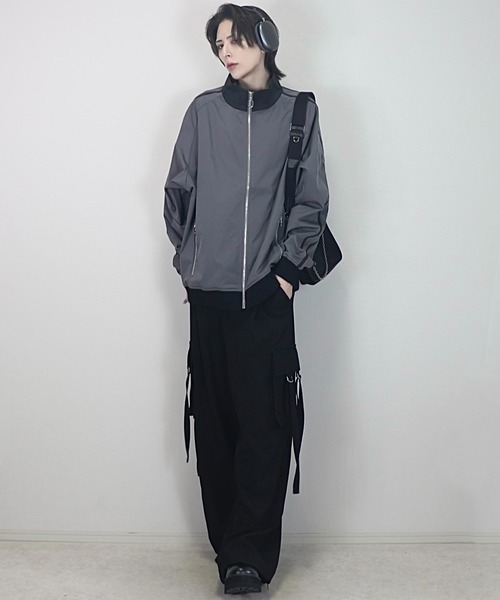 Loose/ルース(ルース)の「ジップデザイン ナイロントラックジャケット(ブルゾン・メンズ・ブラック系2/ブラック系1/グレー系1/ワイン系1・XS/S/M/L)」の20枚目の写真