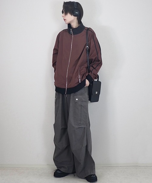 Loose/ルース(ルース)の「ジップデザイン ナイロントラックジャケット(ブルゾン・メンズ・ブラック系2/ブラック系1/グレー系1/ワイン系1・XS/S/M/L)」の22枚目の写真