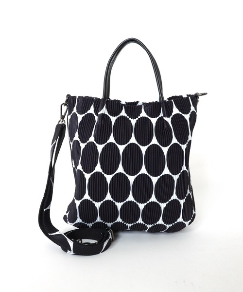 Three Four Time（ｽﾘｰﾌｫｰﾀｲﾑ）の「トリムレザープリーツBAG（ショルダーバッグ・レディース・その他/ブラック・FREE）」の4枚目の写真