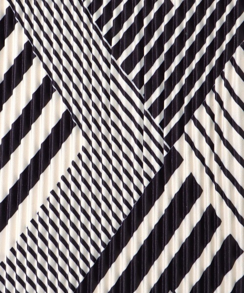 Three Four Time（ｽﾘｰﾌｫｰﾀｲﾑ）の「トリムレザープリーツBAG（ショルダーバッグ・レディース・その他/ブラック・FREE）」の13枚目の写真