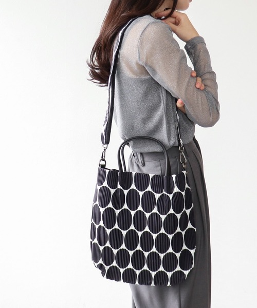 Three Four Time（ｽﾘｰﾌｫｰﾀｲﾑ）の「トリムレザープリーツBAG（ショルダーバッグ・レディース・その他/ブラック・FREE）」の14枚目の写真