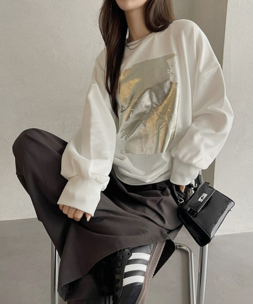 Eclat one（エクラワン）の「【Eclat one】箔プリント オーバー裏毛スウェット（スウェット・レディース・ホワイト/ブラック・FREE）」の2枚目の写真