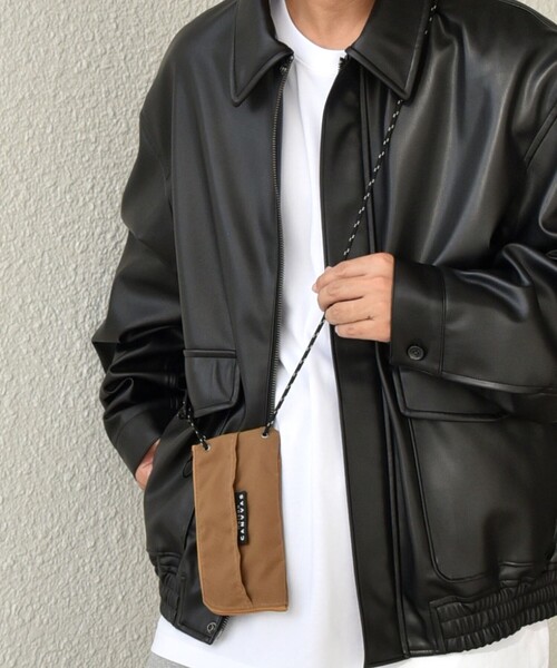 MAISON CANVVAS（メゾンキャンバス）の「【SHIPS any別注】MAISON CANVVAS: オイルドコットン マルチ ショルダーポーチ（ショルダーバッグ・メンズ・オリーブ/ベージュ/ネイビー・ONE SIZE）」の2枚目の写真