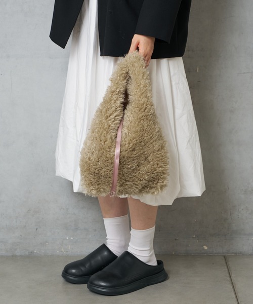 EARTH MADE(アースメイド)の「CURLY FUR MARCHE BAG ファーマルシェバッグ(トートバッグ・レディース・ベージュ/グレー/ピンク・0)」の5枚目の写真