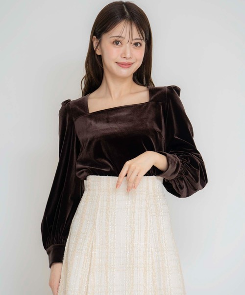 NOELA（ノエラ）の「スクエアネックベロアカットソー（Tシャツ/カットソー・レディース・ブラック/ブラウン・フリー）」の2枚目の写真