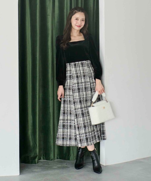 NOELA（ノエラ）の「スクエアネックベロアカットソー（Tシャツ/カットソー・レディース・ブラック/ブラウン・フリー）」の7枚目の写真