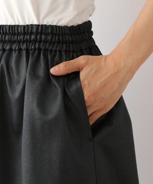 LEPSIM(レプシィム)の「レザーライクワイドパンツ 133645(その他パンツ・レディース・チャコールグレー/ブラック・FREE)」の7枚目の写真