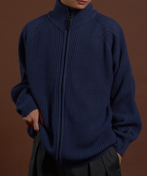 kutir(クティール)の「RUBBER LOGO DRIVERS KNIT/ラバーロゴドライバーズニット(ニット/セーター・メンズ・ネイビー/ダークブラウン/チャコールグレー/ブラック・LARGE/MEDIUM)」の4枚目の写真