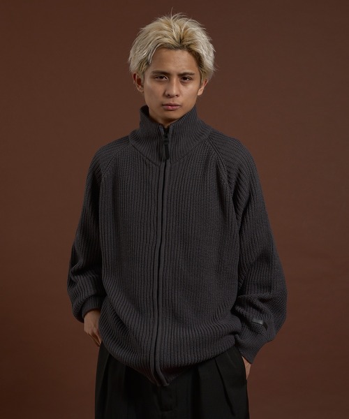 kutir(クティール)の「RUBBER LOGO DRIVERS KNIT/ラバーロゴドライバーズニット(ニット/セーター・メンズ・ネイビー/ダークブラウン/チャコールグレー/ブラック・LARGE/MEDIUM)」の9枚目の写真