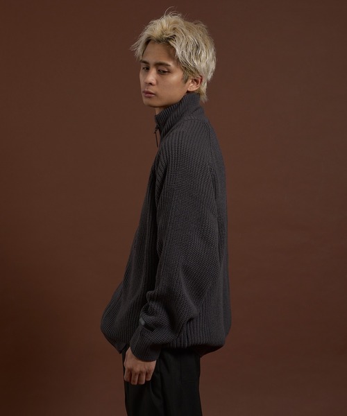 kutir(クティール)の「RUBBER LOGO DRIVERS KNIT/ラバーロゴドライバーズニット(ニット/セーター・メンズ・ネイビー/ダークブラウン/チャコールグレー/ブラック・LARGE/MEDIUM)」の15枚目の写真