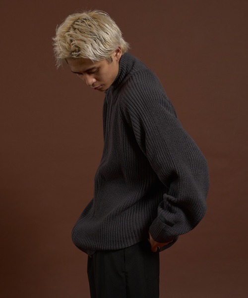 kutir(クティール)の「RUBBER LOGO DRIVERS KNIT/ラバーロゴドライバーズニット(ニット/セーター・メンズ・ネイビー/ダークブラウン/チャコールグレー/ブラック・LARGE/MEDIUM)」の13枚目の写真