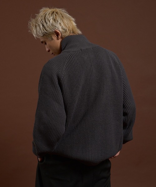 kutir(クティール)の「RUBBER LOGO DRIVERS KNIT/ラバーロゴドライバーズニット(ニット/セーター・メンズ・ネイビー/ダークブラウン/チャコールグレー/ブラック・LARGE/MEDIUM)」の14枚目の写真