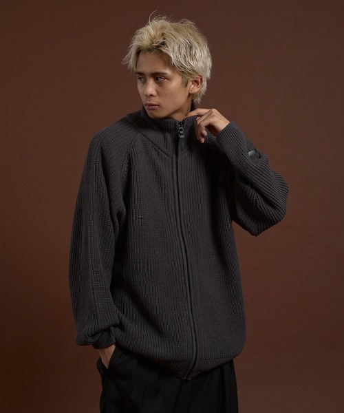 kutir(クティール)の「RUBBER LOGO DRIVERS KNIT/ラバーロゴドライバーズニット(ニット/セーター・メンズ・ネイビー/ダークブラウン/チャコールグレー/ブラック・LARGE/MEDIUM)」の11枚目の写真