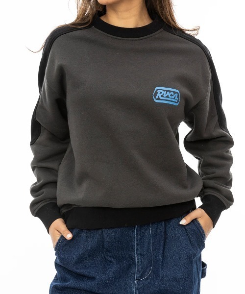 【セール】RVCA レディース STATION TRACK CREW トレーナー/ルーカロゴショルダー切り替えバックプリントクルーネックスウェットトレーナー（スウェット）｜RVCA（ルーカ）