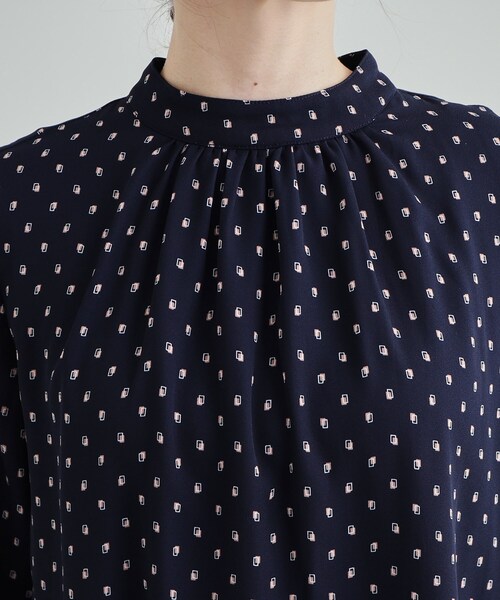 DRESKIP（ドレスキップ）の「◆あったか裏地 ハイネックブラウス【SHOO WARM】（シャツ/ブラウス・レディース・ナチュラル/ホワイト系3/グリーン系/ネイビー系・04/03/02）」の9枚目の写真