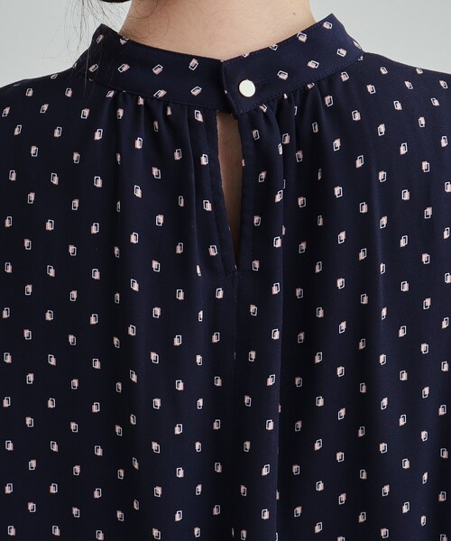 DRESKIP（ドレスキップ）の「◆あったか裏地 ハイネックブラウス【SHOO WARM】（シャツ/ブラウス・レディース・ナチュラル/ホワイト系3/グリーン系/ネイビー系・04/03/02）」の10枚目の写真