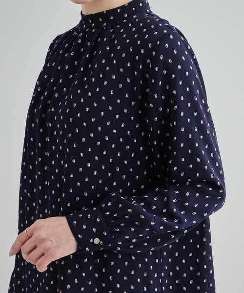 DRESKIP（ドレスキップ）の「◆あったか裏地 ハイネックブラウス【SHOO WARM】（シャツ/ブラウス・レディース・ナチュラル/ホワイト系3/グリーン系/ネイビー系・04/03/02）」の11枚目の写真