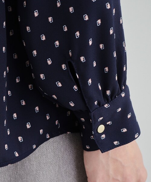 DRESKIP（ドレスキップ）の「◆あったか裏地 ハイネックブラウス【SHOO WARM】（シャツ/ブラウス・レディース・ナチュラル/ホワイト系3/グリーン系/ネイビー系・04/03/02）」の12枚目の写真