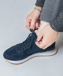 EVOL（イーボル）の「【軽量・柔らかい】ゴールドモチーフレースアップスニーカー IY5691（スニーカー）」