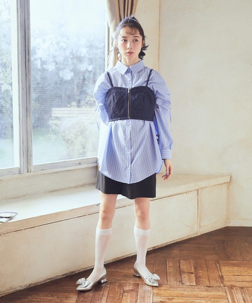 earth music&ecology（アースミュージックアンドエコロジー）の「2wayショルダードロストリボンシャツ（シャツ/ブラウス・レディース・サックスブルー/ホワイト/ピンク・FREE）」の4枚目の写真