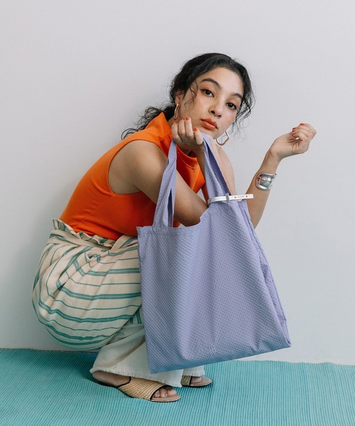 Beau're(ヴュレ)の「BEAURE ヴュレ 撥水 ロゴ刺繍入り チェック柄 トート(トートバッグ・レディース・ライム/レッド/ブラック/ライラック・FREE)」の3枚目の写真