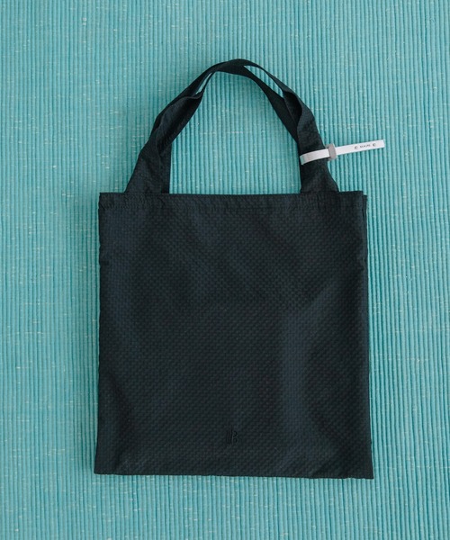Beau're(ヴュレ)の「BEAURE ヴュレ 撥水 ロゴ刺繍入り チェック柄 トート(トートバッグ・レディース・ライム/レッド/ブラック/ライラック・FREE)」の2枚目の写真