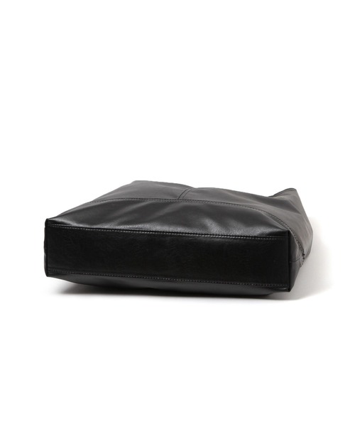 LAKOLE（ラコレ）の「ソフトトライアングルトートバッグ / 319966（トートバッグ・レディース・ライトブラウン/オフホワイト/ブラック・FREE）」の9枚目の写真