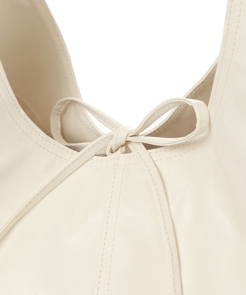 LAKOLE（ラコレ）の「ソフトトライアングルトートバッグ / 319966（トートバッグ・レディース・ライトブラウン/オフホワイト/ブラック・FREE）」の14枚目の写真