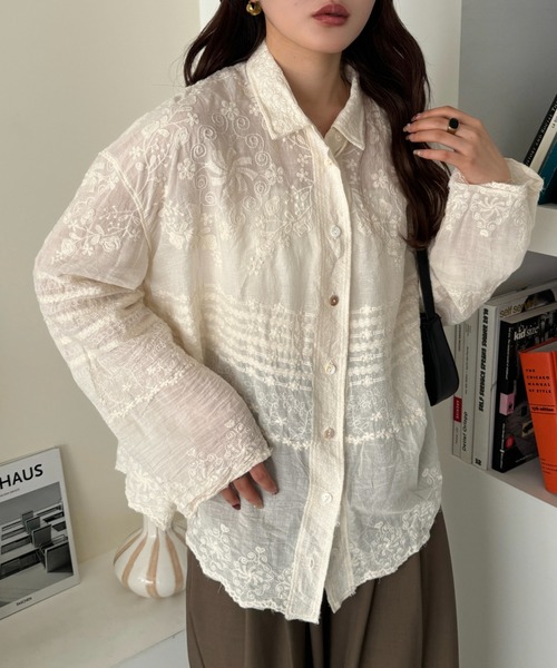 efill（エフィル）の「ウエスト シャーリング風 レトロ シャツ（シャツ/ブラウス・レディース・ベージュ・FREE）」の6枚目の写真