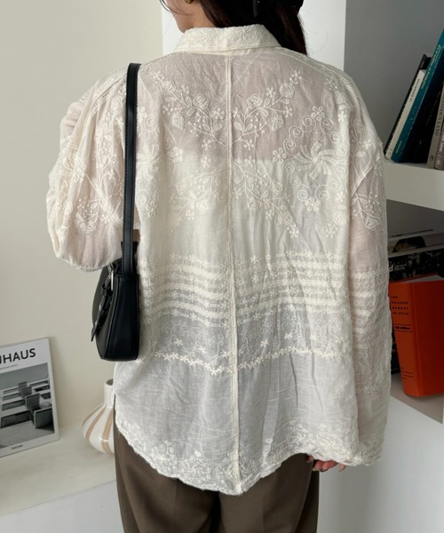 efill（エフィル）の「ウエスト シャーリング風 レトロ シャツ（シャツ/ブラウス・レディース・ベージュ・FREE）」の8枚目の写真