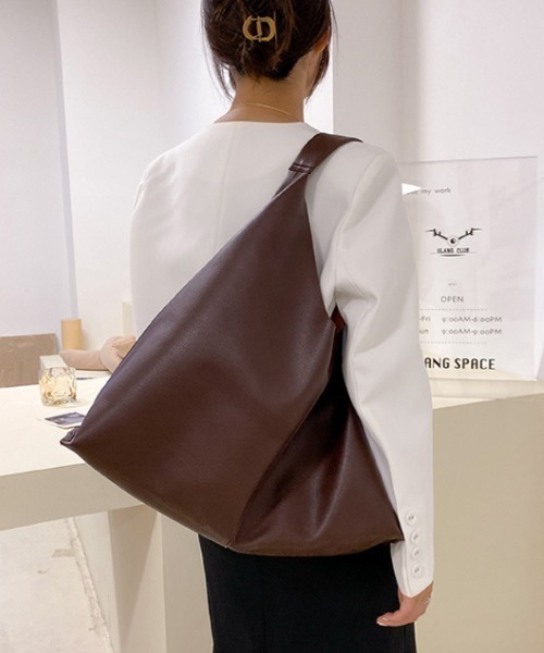 COCOMOMO(ココモモ)の「トライアングルバッグ トートバッグ 大容量(トートバッグ・レディース・ブラック/ダークブラウン/ホワイト・FREE)」の1枚目の写真