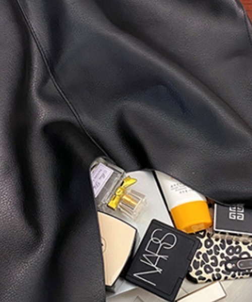 COCOMOMO(ココモモ)の「トライアングルバッグ トートバッグ 大容量(トートバッグ・レディース・ブラック/ダークブラウン/ホワイト・FREE)」の19枚目の写真