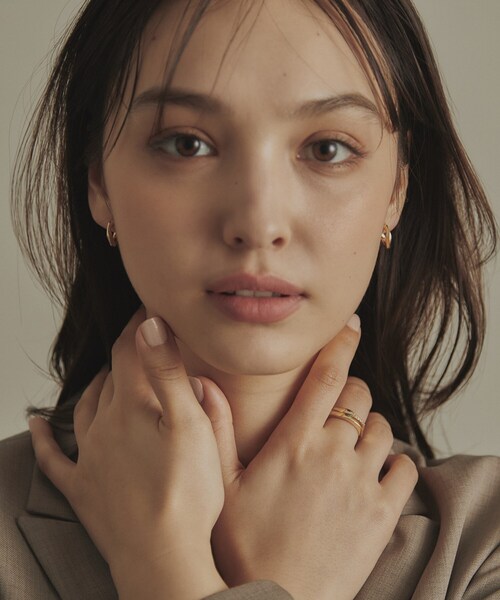 COCOSHNIK（ココシュニック）の「K10キヘイモチーフ スタッドピアス（ピアス（両耳用）・レディース・イエローゴールド・00）」の8枚目の写真