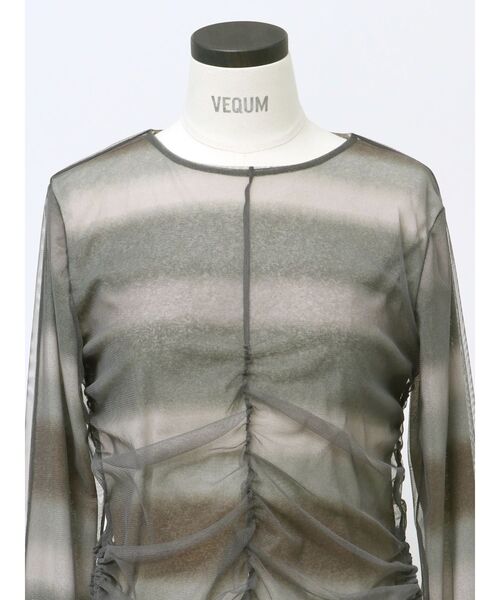 VEQUM（VEQUM）の「【VEQUM】STRING GATHER SHEER TOP（Tシャツ/カットソー・レディース・グレー/ブラック・FREE）」の11枚目の写真