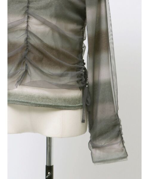 VEQUM（VEQUM）の「【VEQUM】STRING GATHER SHEER TOP（Tシャツ/カットソー・レディース・グレー/ブラック・FREE）」の3枚目の写真