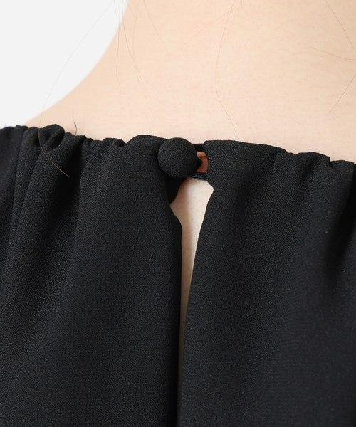 VERMEIL par iena(ヴェルメイユパーイエナ)の「SAQUI サキ Georgette Neck Gatherd One-piece 25BF01(ワンピース・レディース・ブラック・FREE)」の2枚目の写真