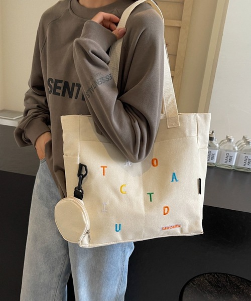 TONE SELECT GOODS（トーンセレクトグッズ）の「urbanfemine./A4サイズ収納 ミニポーチ付き英字キャンバストートバッグ U7428（トートバッグ・レディース・グリーン/ブラック/ベージュ/ホワイト・FREE）」の15枚目の写真