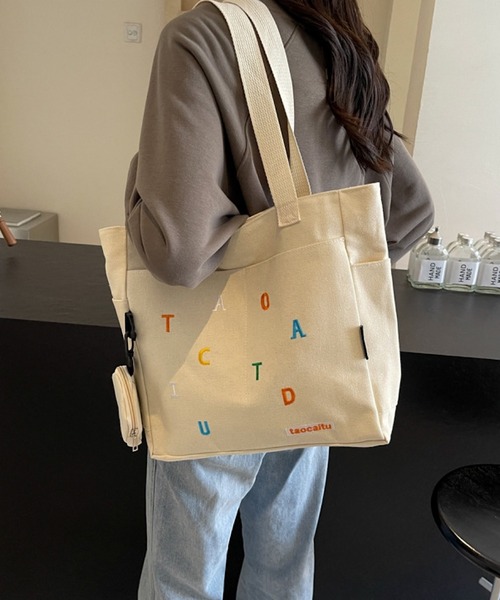 TONE SELECT GOODS（トーンセレクトグッズ）の「urbanfemine./A4サイズ収納 ミニポーチ付き英字キャンバストートバッグ U7428（トートバッグ・レディース・グリーン/ブラック/ベージュ/ホワイト・FREE）」の14枚目の写真