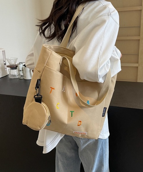 TONE SELECT GOODS（トーンセレクトグッズ）の「urbanfemine./A4サイズ収納 ミニポーチ付き英字キャンバストートバッグ U7428（トートバッグ・レディース・グリーン/ブラック/ベージュ/ホワイト・FREE）」の12枚目の写真
