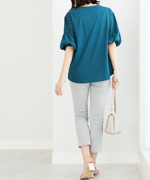 BELLUNA PLUS(ベルーナ)の「ボリューム袖レース切替プルオーバー(Tシャツ/カットソー・レディース・ターコイズブルー/オフホワイト/イエロー/チャコール・MEDIUM/X-LARGE/LARGE)」の15枚目の写真